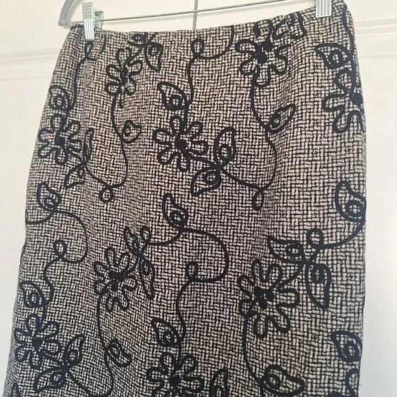 💙 Talbots Floral Embroidered Wool Pencil Skirt Size 8 Fall Warm Classy Preppy - Picture 3 of 8